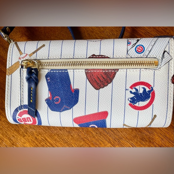 Chicago Cubs Dooney & Bourke MLB Crossbody Wallet White & Blue NWT - Picture 3 of 12